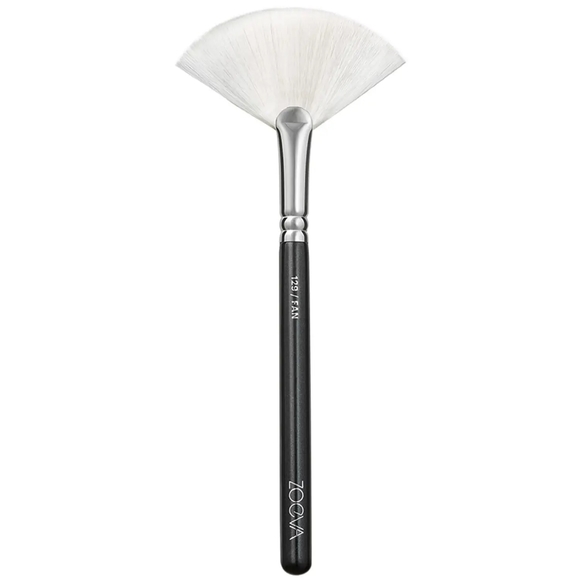 Zoeva 105 Luxe Highlight Fan Brush